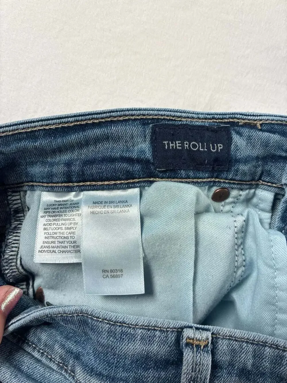 Lucky Brand The Roll Up Denim Shorts Size 8/29 - Picture 5 of 7